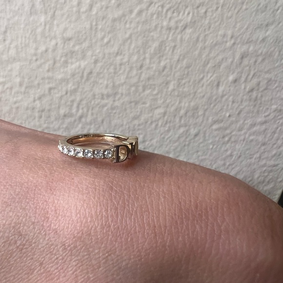 Beautiful ring. - Picture 2 of 3